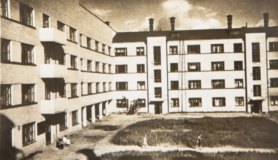 Дом-общежитие для семейных членов коммуны, 1934 год (Фото Я. Халипа. «Союзфото», 1934)
