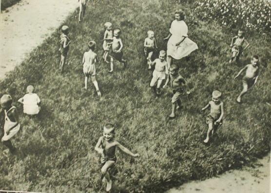 Юные болшевцы, 1934 год (Фото С. Фридлянда. «СССР на стройке», № 4, 1934)